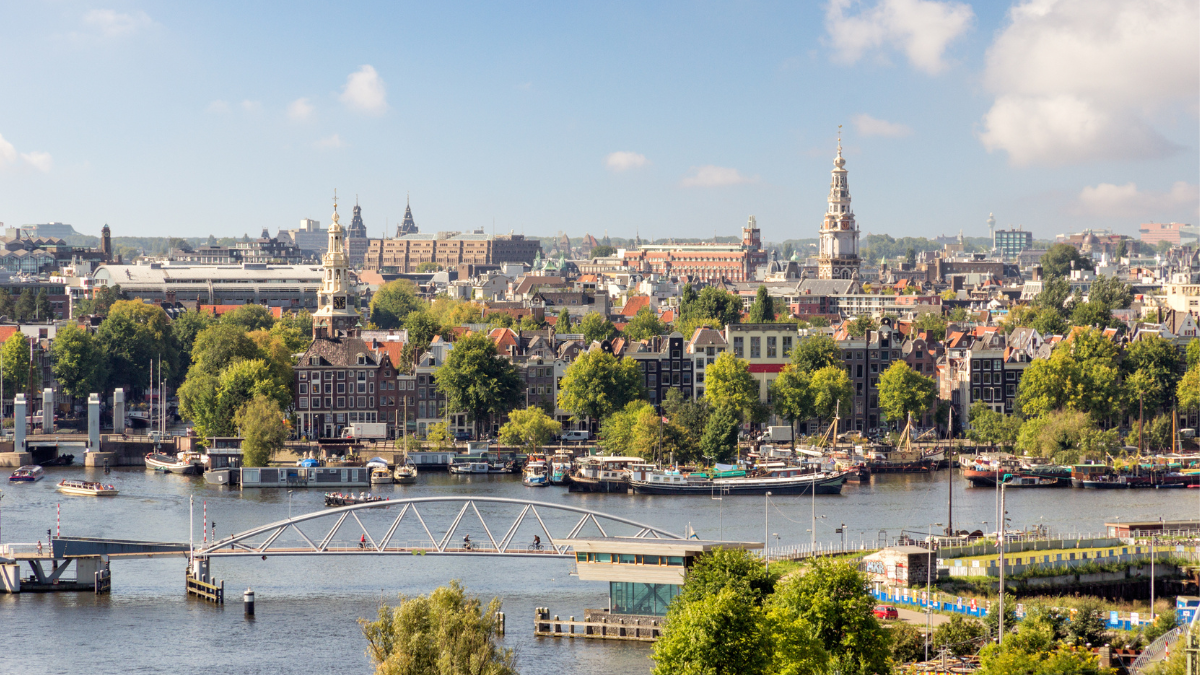 Travel Guide to Amsterdam