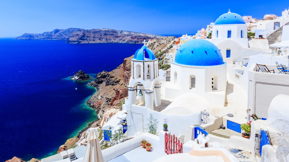 Greece Travel Guide: The Land of the Tyrrhenians to Visit