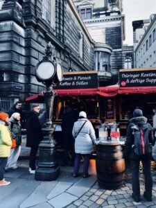 Ultimate Christmas Travel Hacks: Make Your Holiday Trips Easier