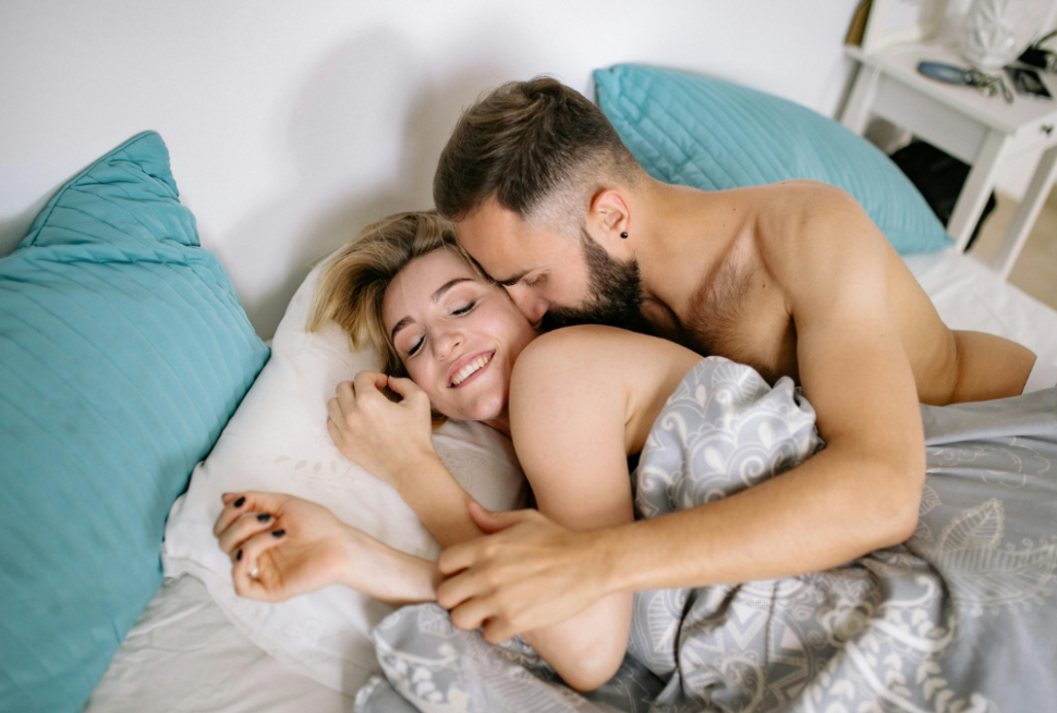 13 Signs He Is Good in Bed (+Why They Matter)